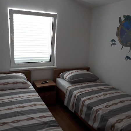 Apartmani Andrea Karlobag Extérieur photo