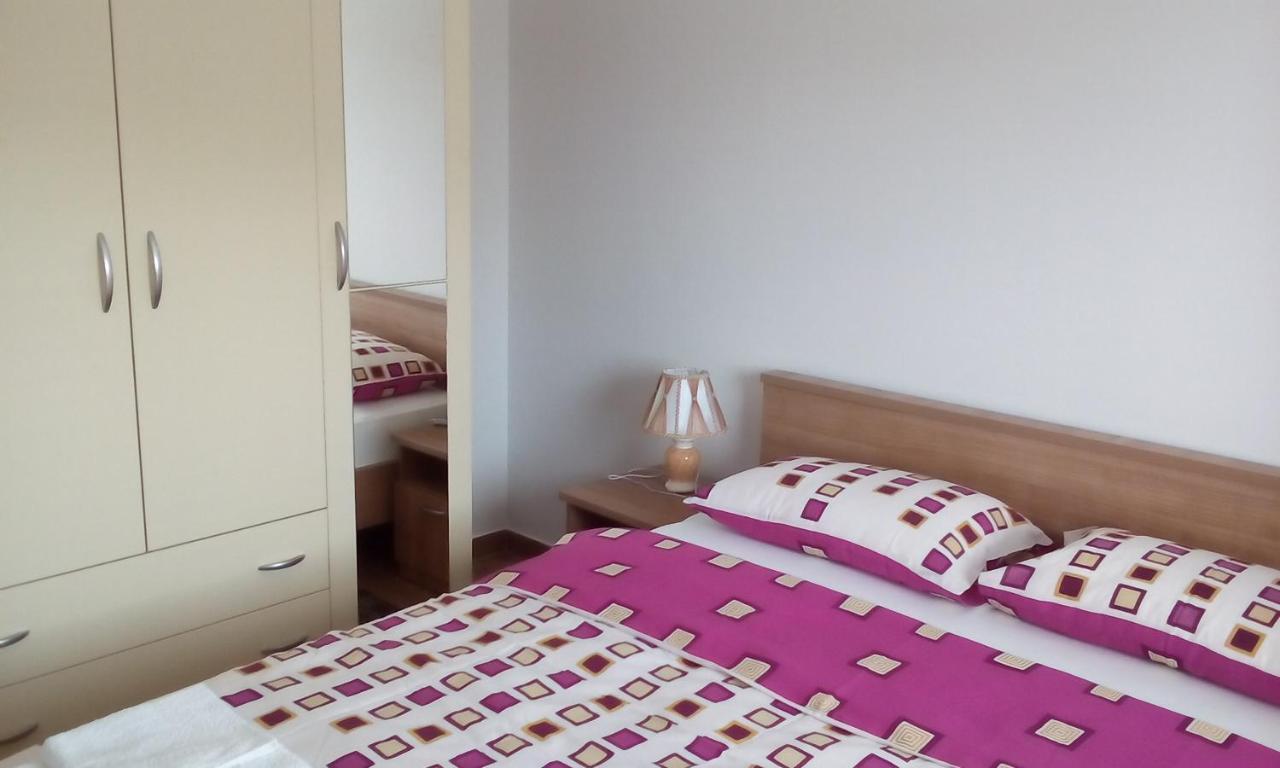 Apartmani Andrea Karlobag Extérieur photo