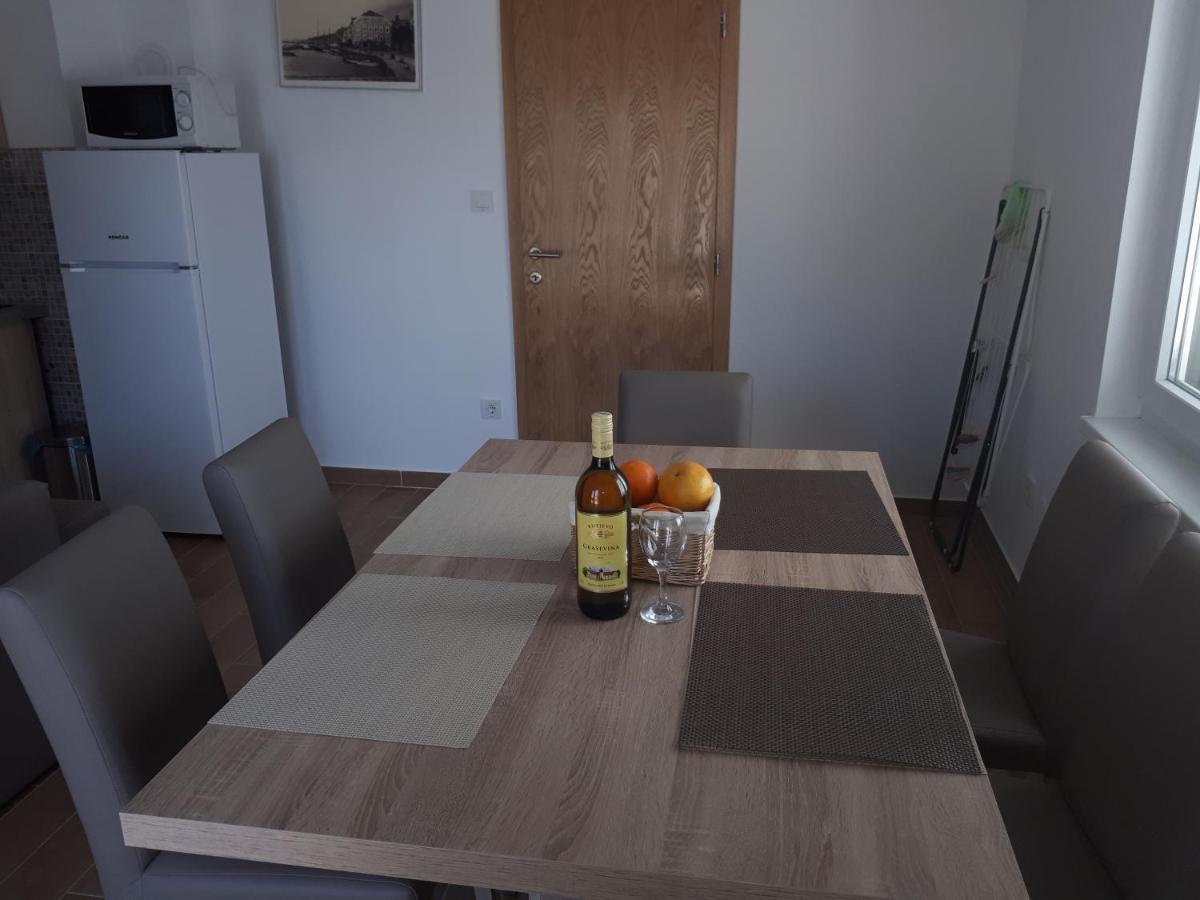Apartmani Andrea Karlobag Extérieur photo