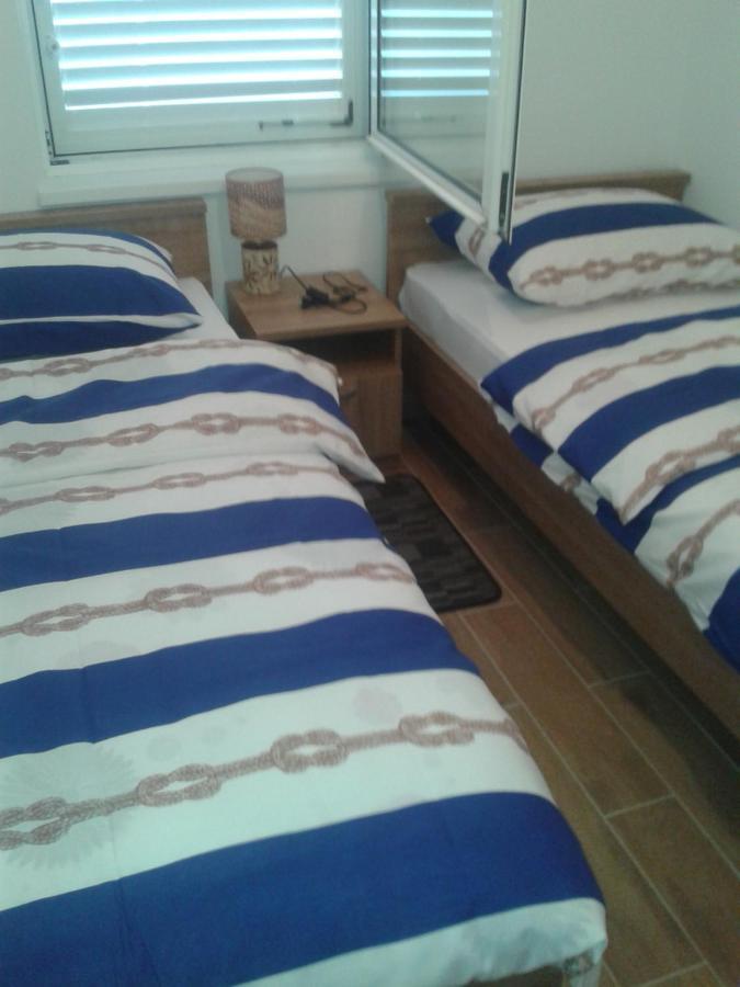 Apartmani Andrea Karlobag Extérieur photo