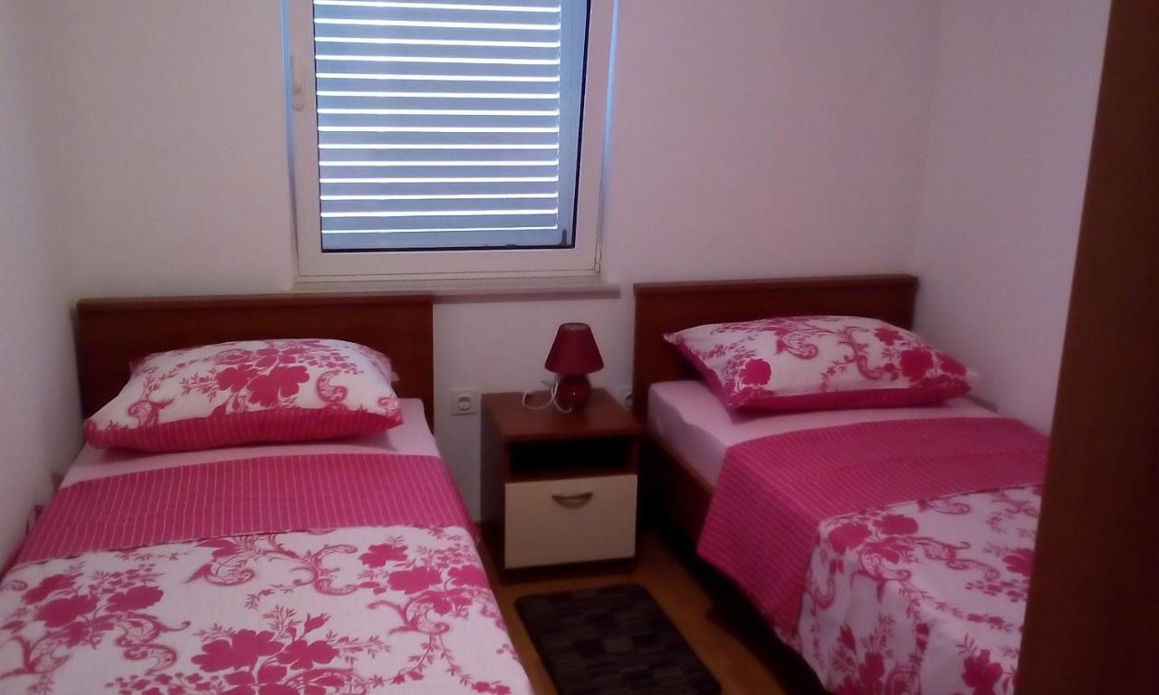 Apartmani Andrea Karlobag Extérieur photo
