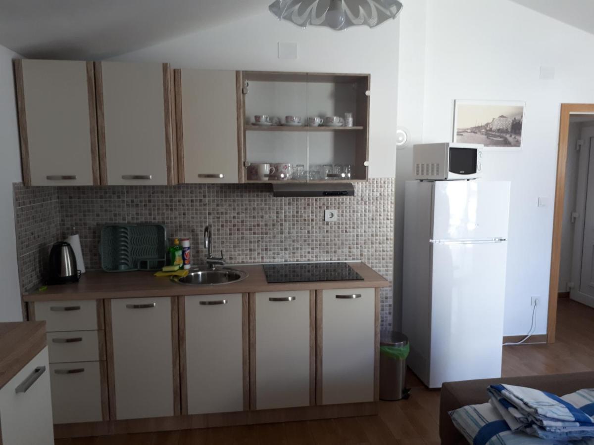 Apartmani Andrea Karlobag Extérieur photo