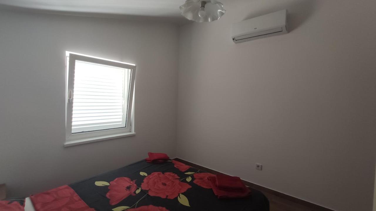 Apartmani Andrea Karlobag Extérieur photo