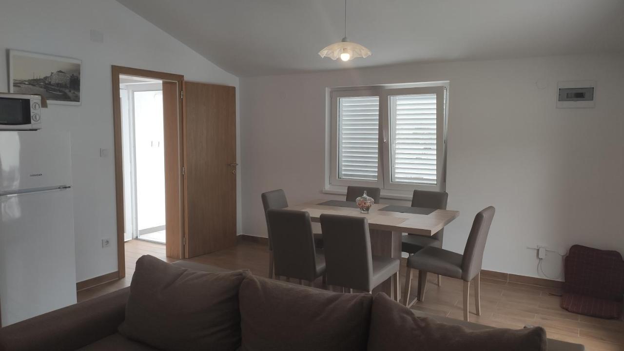 Apartmani Andrea Karlobag Extérieur photo