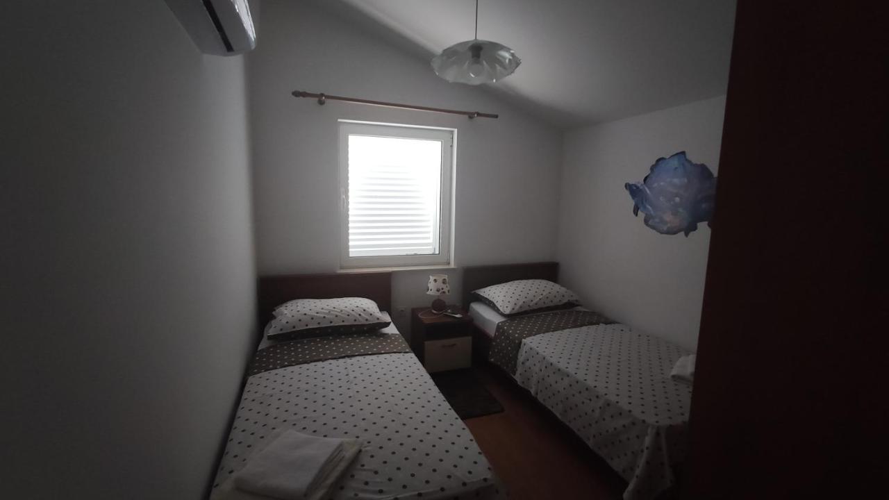 Apartmani Andrea Karlobag Extérieur photo