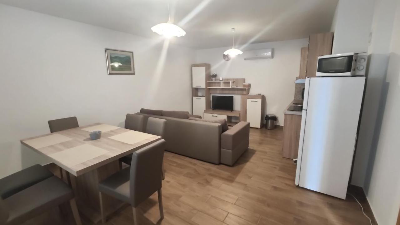 Apartmani Andrea Karlobag Extérieur photo